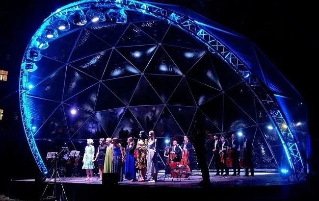«Енеїда» на сцені: як ветерани з важкими пораненнями перетворюють біль на мистецтво на фестивалі Bouquet Kyiv Stage